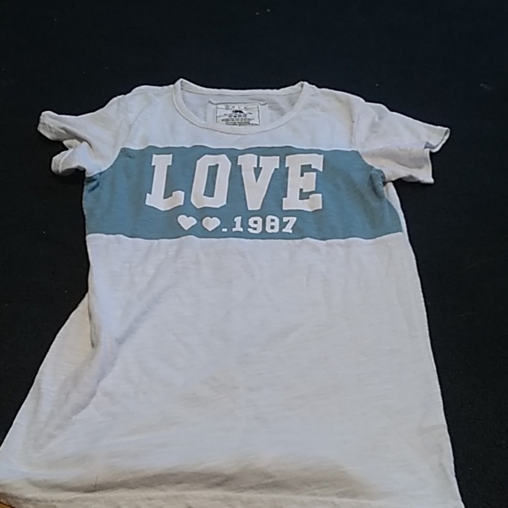 A nice fitting clean never worn shirt